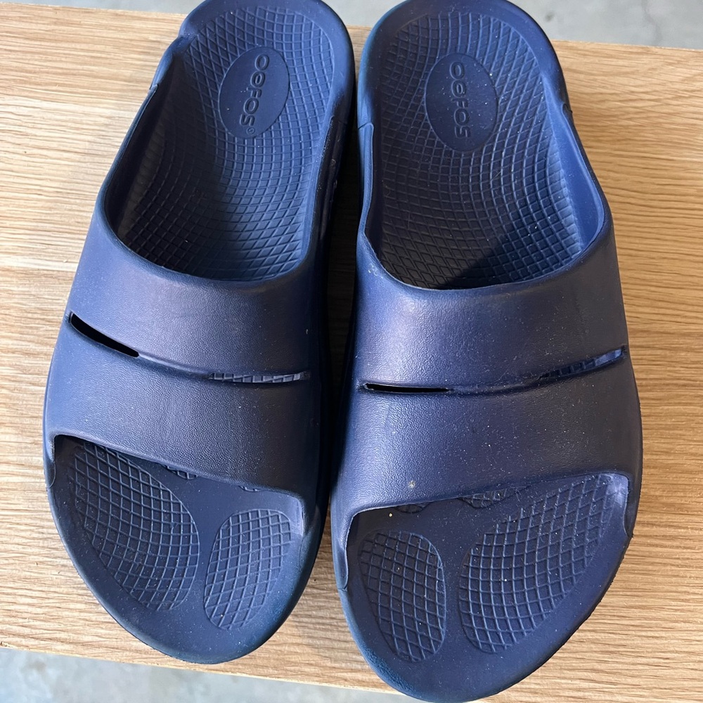 Oofos Size 10W